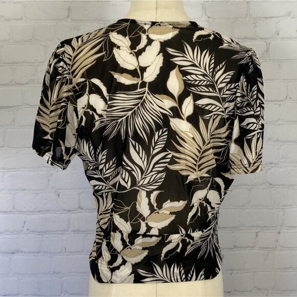 ⭐ 3/$15 Ember Small Black White Tan Floral Printed Micro Mesh Vneck Top - Picture 6 of 8